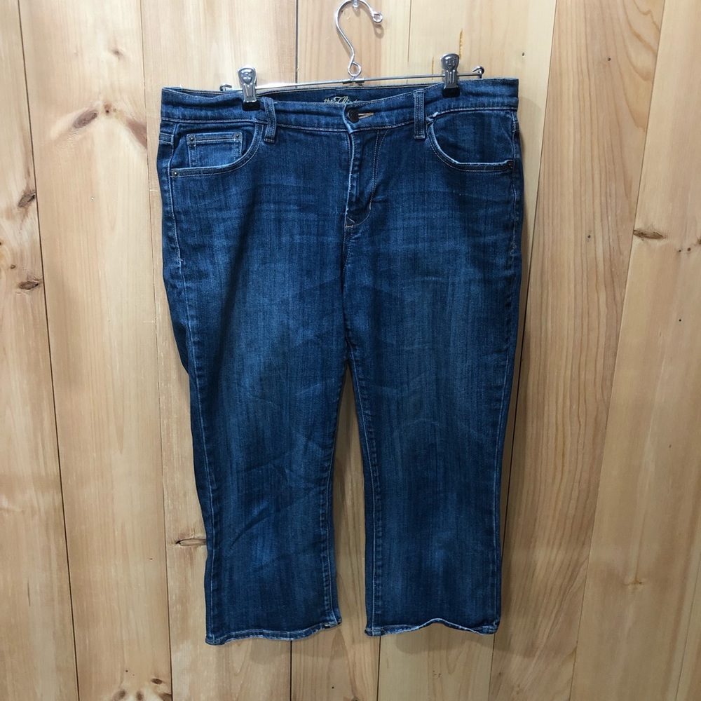 Old Navy Women’s The Flirt Capri Jeans